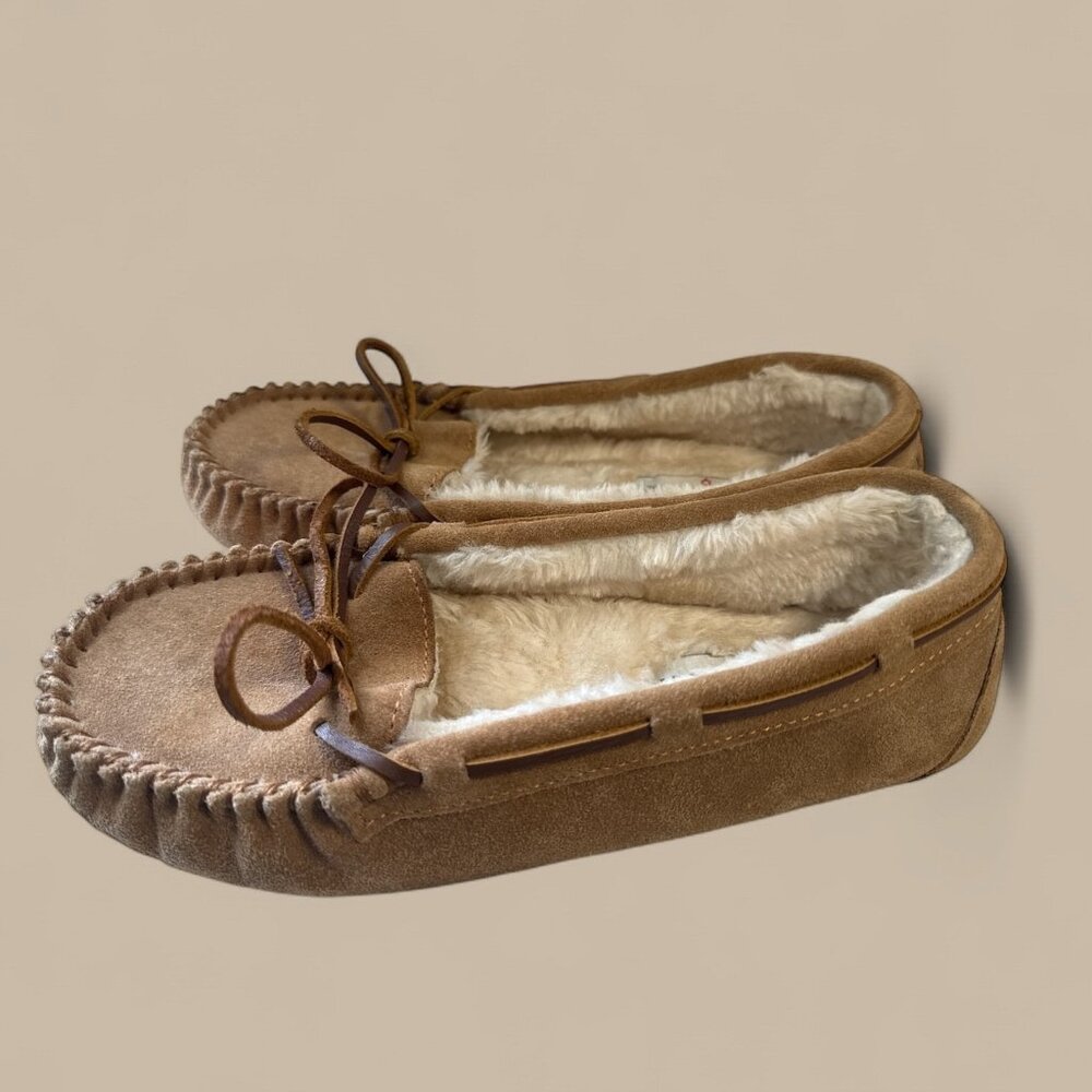 MINNETONKA Women’s  Moccasins 8 Tan Suede Leather Faux Fur Lined #4052 - Picture 2 of 6